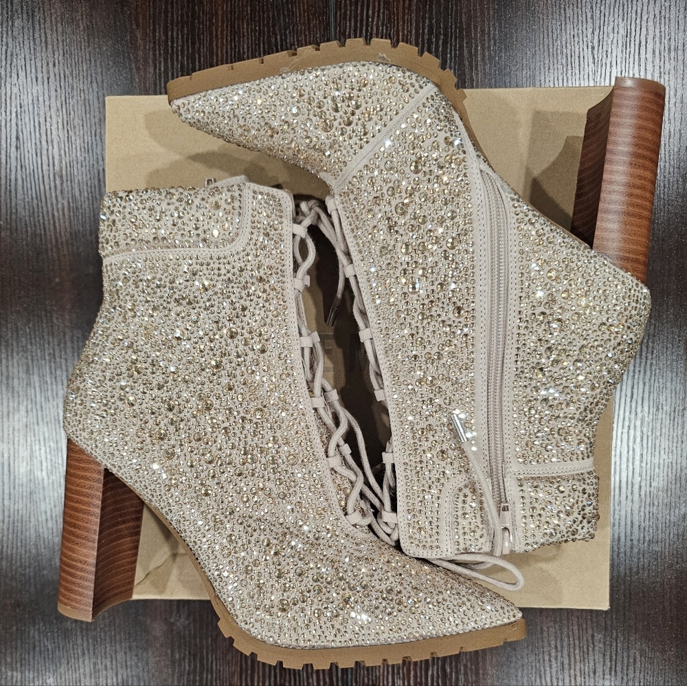 Steve Madden wooden heel shoes. They blush color with rhinestone.Size 10